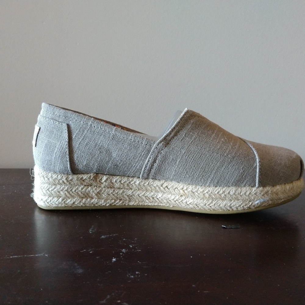 Women's size 8.5 wedge shoe